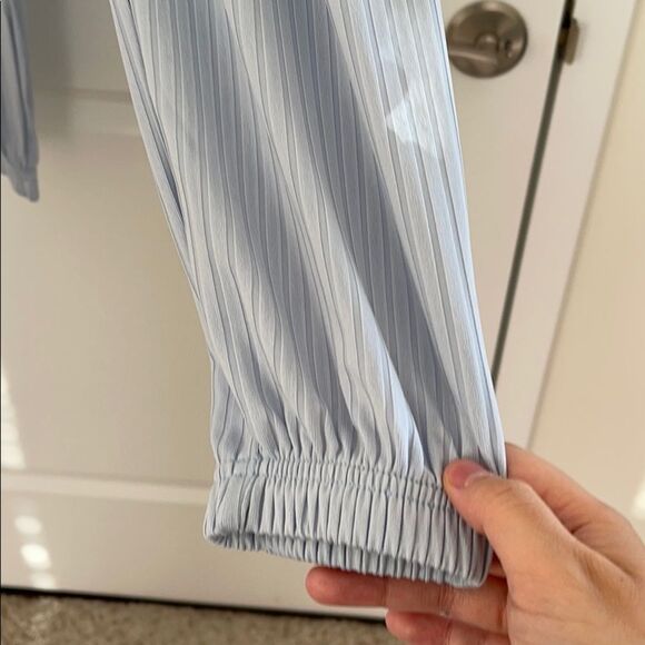 Missguided blue oversized ribbed joggers - Picture 4 of 5